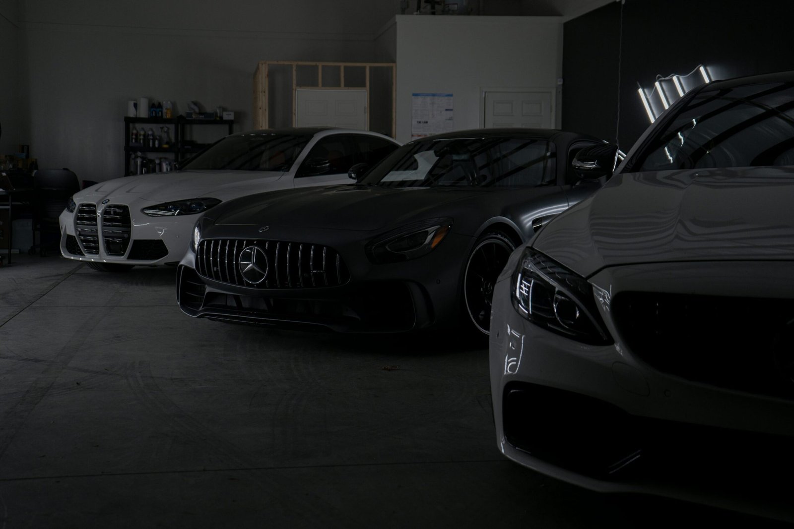 photo-1731740669579-aa2299fe3af8